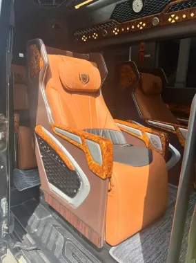 Limousine 10 chổ 04