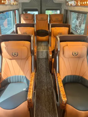 Limousine 10 chổ 04