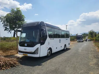 Xe 29 chỗ universe đời mới 02