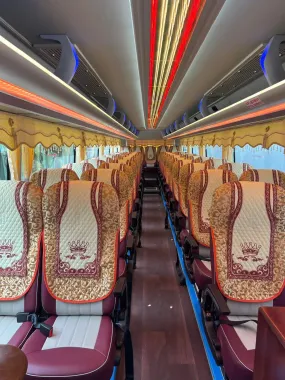 Xe 45 chỗ đời mới 2025 trở lên