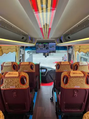 Xe 45 chỗ đời mới 2025 trở lên