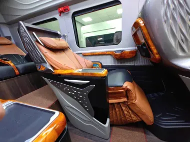 Limousine 10 chổ 01